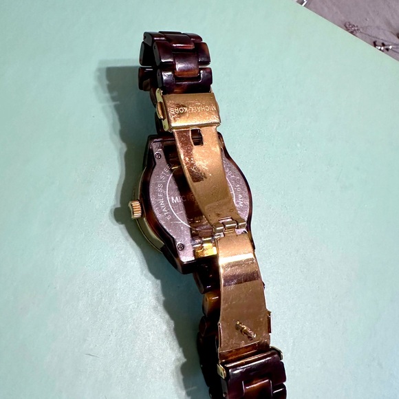 Michael Kors tortoise colored watch - Picture 3 of 4